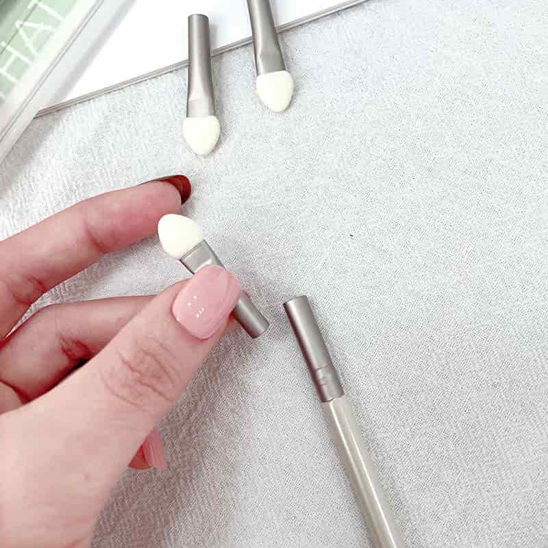 1748625081149386.jpg Portable Mini Eye Shadow Applicator Brush.jpg