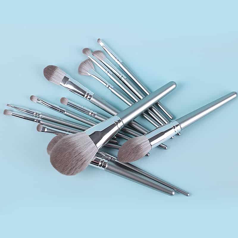 1748626444404781.jpg High Quality Wood Handle Foundation Makeup Brushes Silver Handle Professional Makeup Brush Set.jpg